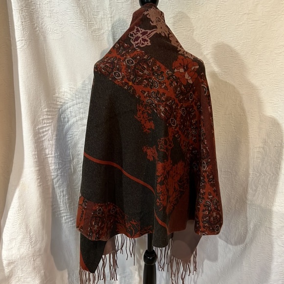 Crosstree Lane Tourterelle floral design autumn wrap, one size, NWT - Picture 9 of 15